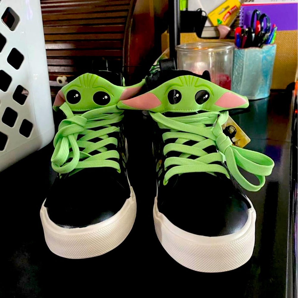 New Baby Yoda, grogu women’s tennis shoes size 8